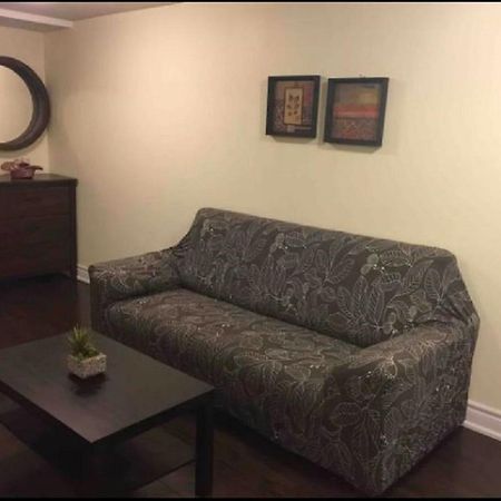 Cozy & Spacious Suite With Private Bathroom Near Toronto Airport ! Mississauga Esterno foto