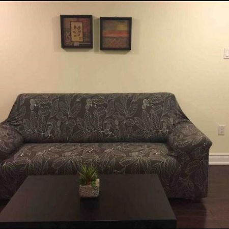 Cozy & Spacious Suite With Private Bathroom Near Toronto Airport ! Mississauga Esterno foto