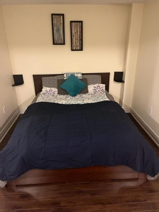 Cozy & Spacious Suite With Private Bathroom Near Toronto Airport ! Mississauga Esterno foto