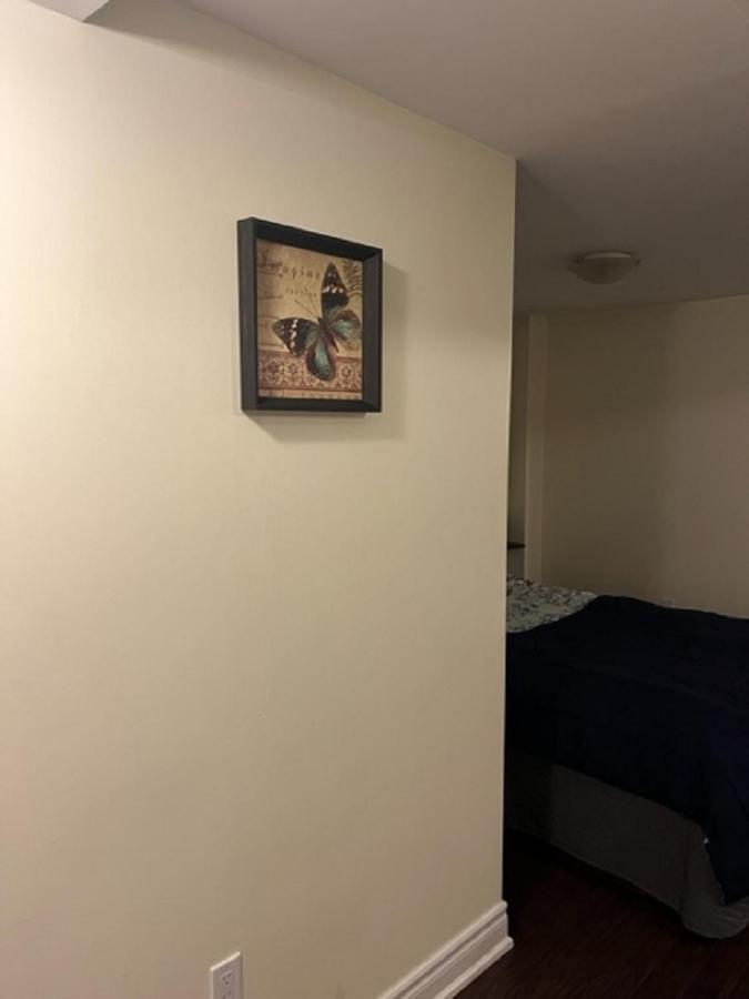 Cozy & Spacious Suite With Private Bathroom Near Toronto Airport ! Mississauga Esterno foto