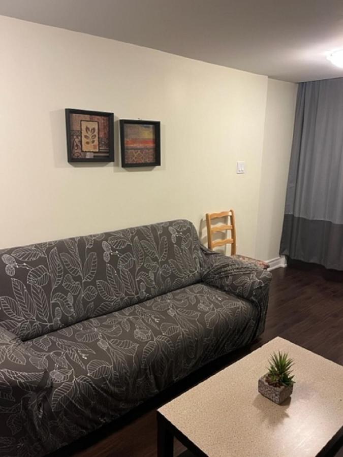 Cozy & Spacious Suite With Private Bathroom Near Toronto Airport ! Mississauga Esterno foto