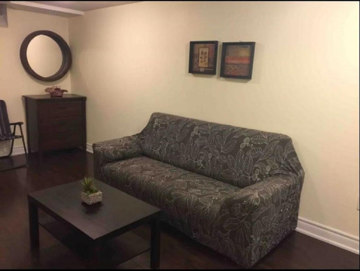 Cozy & Spacious Suite With Private Bathroom Near Toronto Airport ! Mississauga Esterno foto
