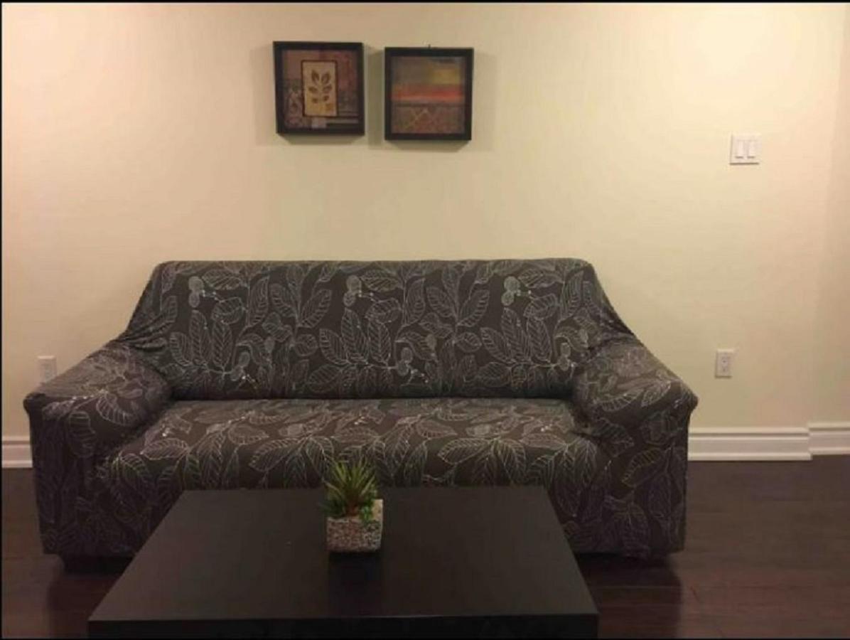 Cozy & Spacious Suite With Private Bathroom Near Toronto Airport ! Mississauga Esterno foto
